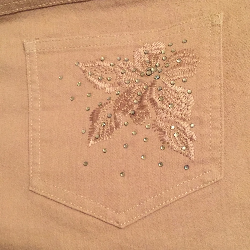 Ruby Rd. Tan Crop Capris - Picture 2 of 3